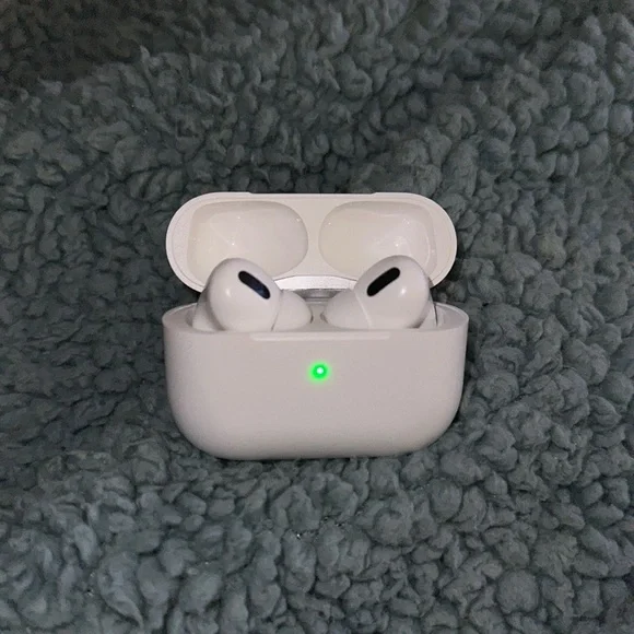AirPods Pros - Picture 3 of 4
